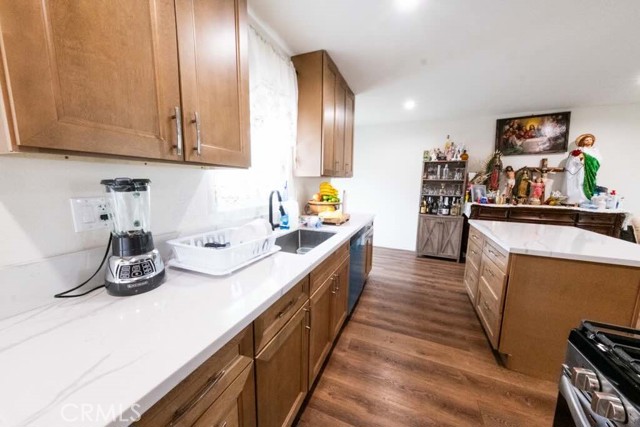 Detail Gallery Image 22 of 47 For 15719 Romar St, North Hills,  CA 91343 - 3 Beds | 2 Baths