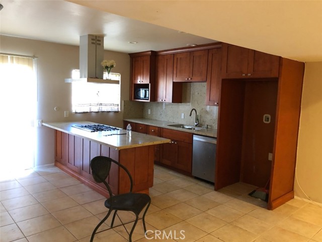 Detail Gallery Image 5 of 21 For 1851 W Glenoaks Ave #C,  Anaheim,  CA 92801 - 3 Beds | 2 Baths