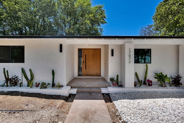 17072 Oak View Drive, Encino CA: https://media.crmls.org/medias/6df9044c-2f3a-420e-88fe-4c810c9fdfd4.jpg