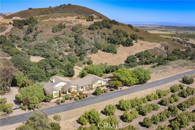 670 Highland Hills Road, Nipomo CA: https://media.crmls.org/medias/6df9ec5f-b054-4bd9-8184-d5686a3dc5b0.jpg