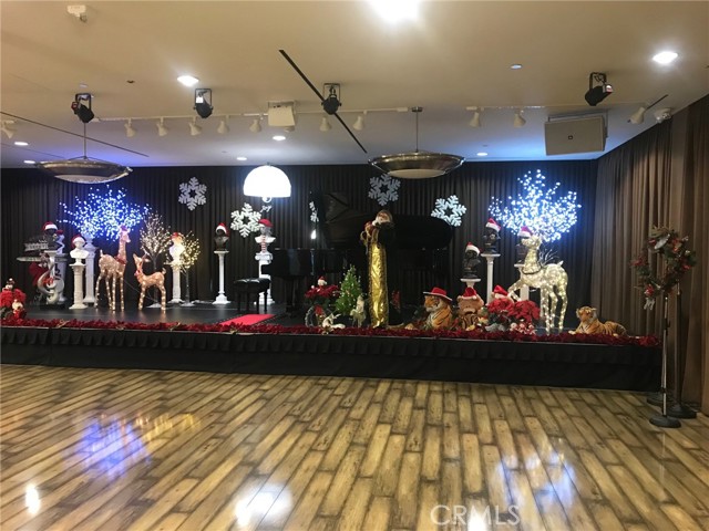 950 Roosevelt, Irvine CA: https://media.crmls.org/medias/6dfa4af8-1d8f-4c06-bd4a-00dadaa3289d.jpg