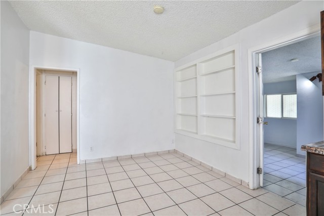 5787 Warren Street, Riverside CA: https://media.crmls.org/medias/6dfa97df-fa20-495a-86f7-eee0fb14ad13.jpg