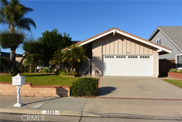 8541 Pierre Dr, Huntington Beach, CA 92646