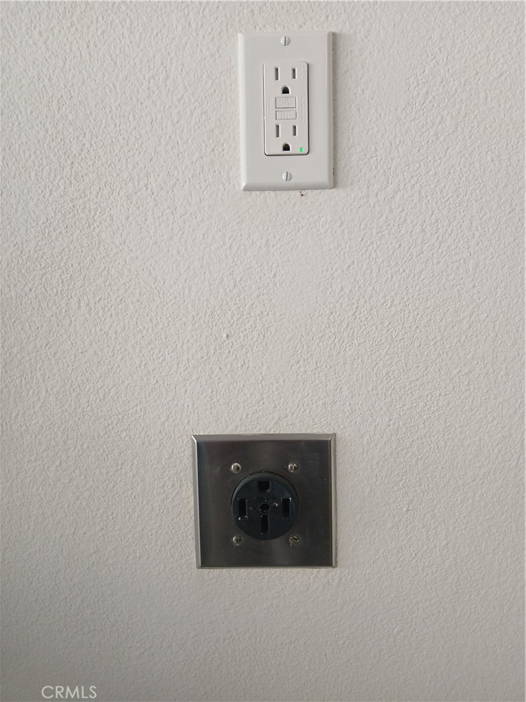https://media.crmls.org/medias/6dfdf7b2-a2bf-46ed-b4ba-9b3c17f08578.jpg?preset=X-Large