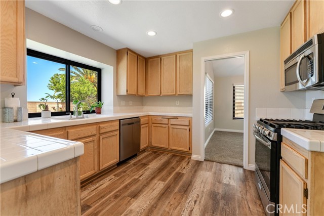 Detail Gallery Image 11 of 31 For 5809 Almond Valley Way, Lancaster,  CA 93536 - 4 Beds | 3 Baths