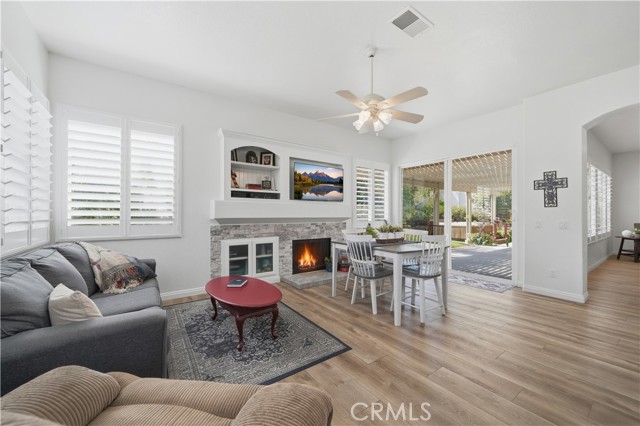 Detail Gallery Image 13 of 37 For 23553 Bending Oak Ct, Murrieta,  CA 92562 - 4 Beds | 2/1 Baths