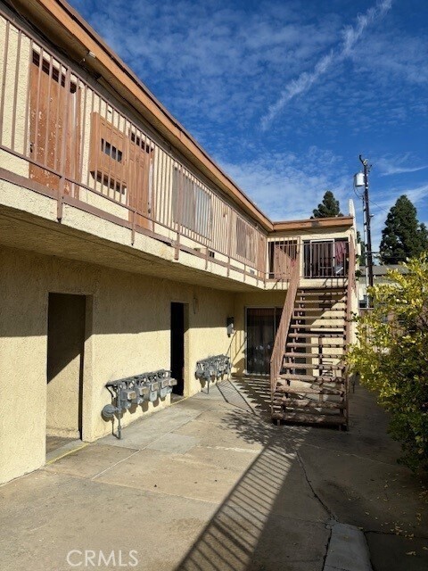 Detail Gallery Image 4 of 6 For 717 N Garfield St, Santa Ana,  CA 92701 - – Beds | – Baths