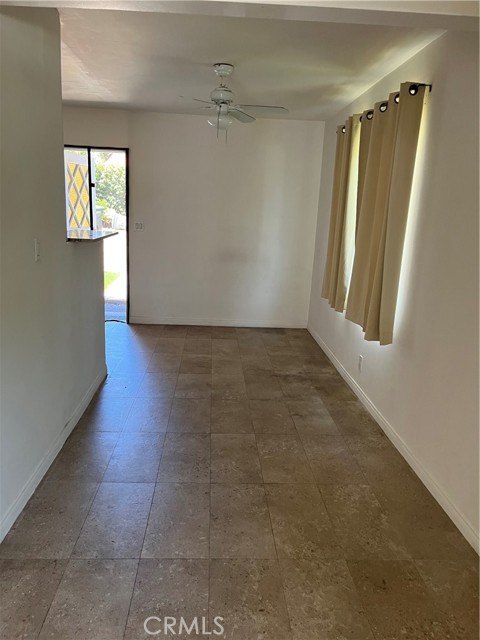 Detail Gallery Image 5 of 8 For 680 18th St #D,  Costa Mesa,  CA 92627 - 2 Beds | 1 Baths