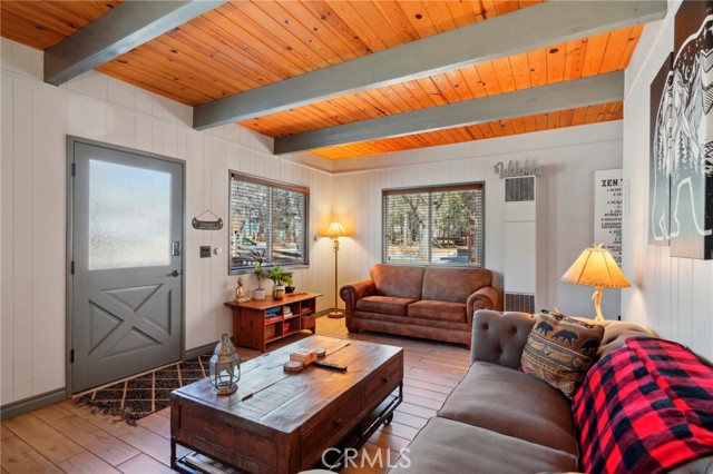 Detail Gallery Image 4 of 29 For 1670 Wolf Rd, Big Bear Lake,  CA 92315 - 2 Beds | 1/1 Baths