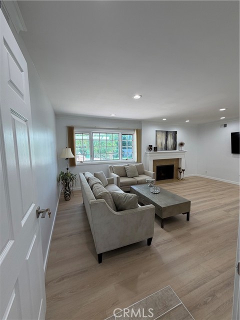 Detail Gallery Image 6 of 19 For 9660 Vanalden, Northridge,  CA 91324 - 5 Beds | 5 Baths