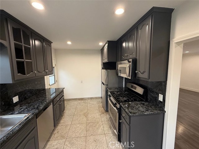 Detail Gallery Image 6 of 15 For 6506 Teesdale Ave, North Hollywood,  CA 91606 - 2 Beds | 1 Baths