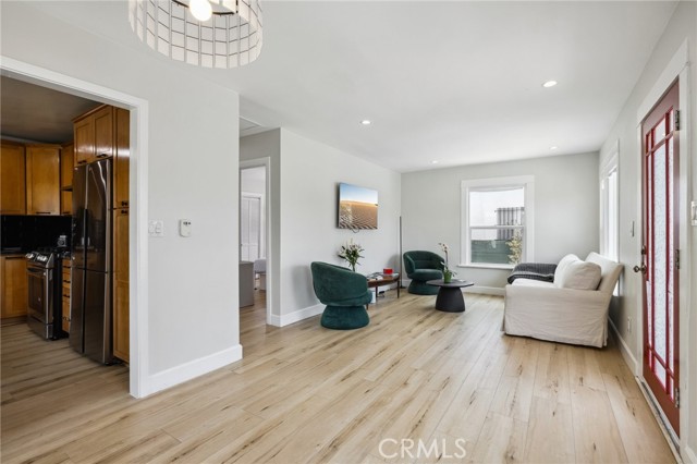 4562 W 17th Street, Los Angeles CA: https://media.crmls.org/medias/6e01ab96-aad5-46ce-9248-59b3c02325fe.jpg