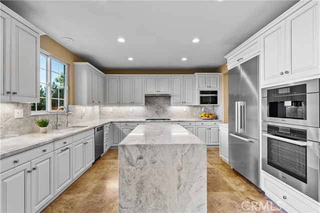 Detail Gallery Image 19 of 43 For 26832 Pine Hollow Ct, Valencia,  CA 91381 - 4 Beds | 4 Baths
