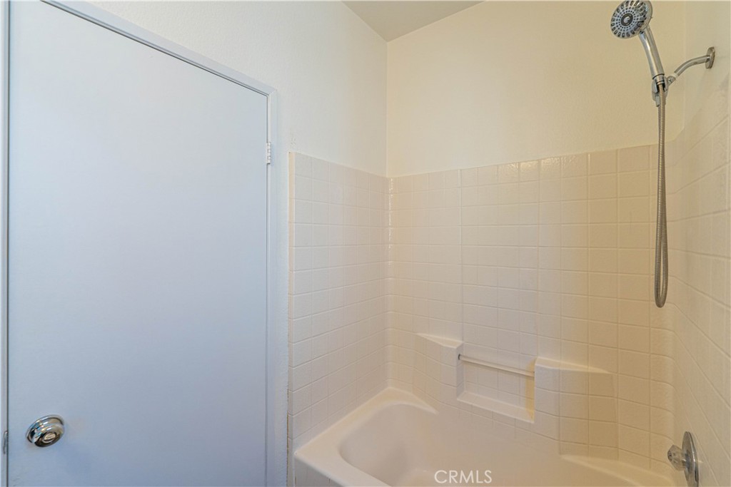 https://media.crmls.org/medias/6e02f386-d69b-4a98-b8b5-eb7700e5d716.jpg?preset=X-Large