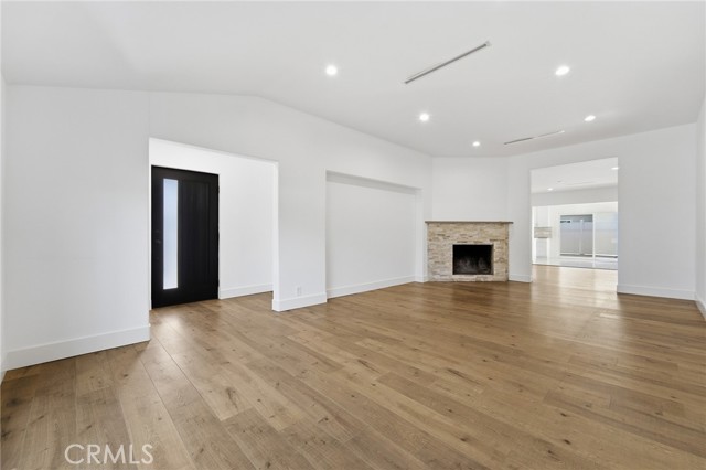 Detail Gallery Image 3 of 57 For 6015 Laurelgrove, North Hollywood,  CA 91606 - 5 Beds | 5 Baths