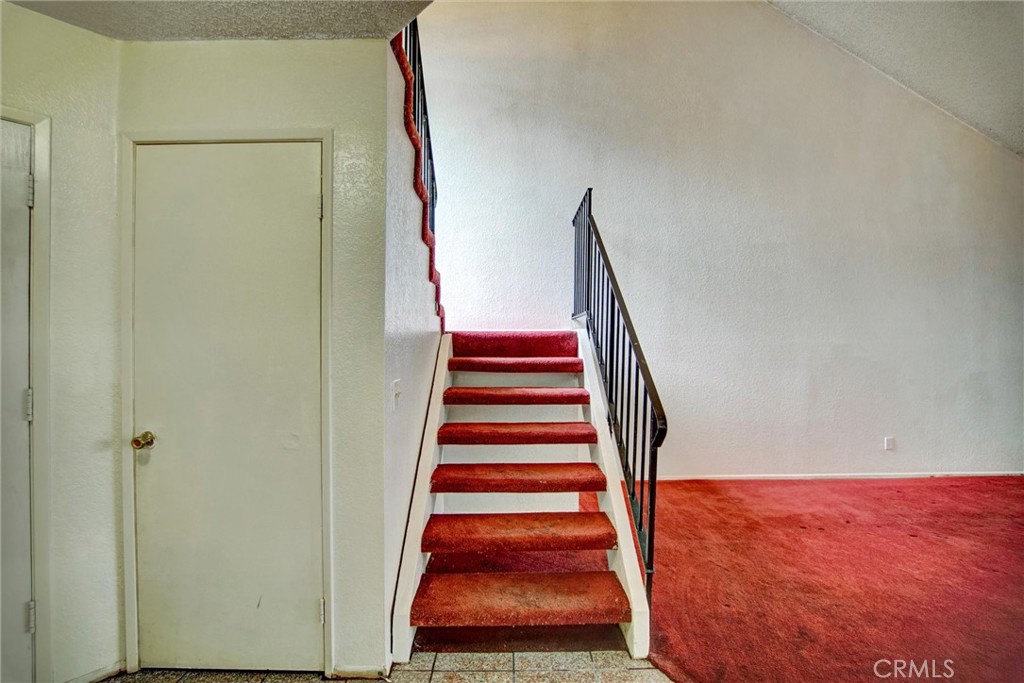 https://media.crmls.org/medias/6e035c1e-a5ba-46be-9405-a5f67da66099.jpg?preset=X-Large