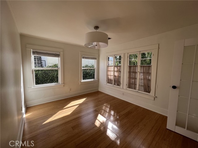 Detail Gallery Image 6 of 19 For 1116 Queen Anne Pl, Los Angeles,  CA 90019 - 3 Beds | 2 Baths