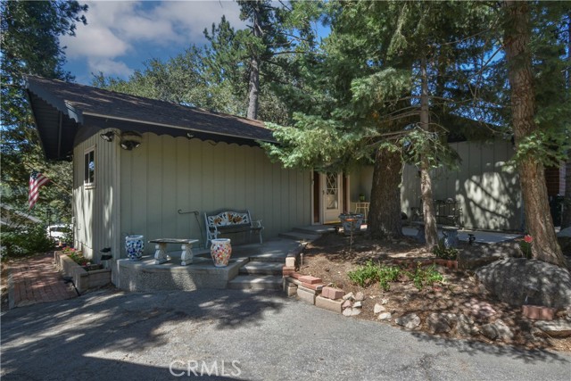 Detail Gallery Image 20 of 27 For 1121 Chateau Dr, Crestline,  CA 92325 - 2 Beds | 2 Baths