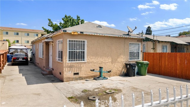 2227 E 112th Street, Los Angeles CA: https://media.crmls.org/medias/6e04aaa4-9d80-4f4c-beb8-4c473c7787a2.jpg