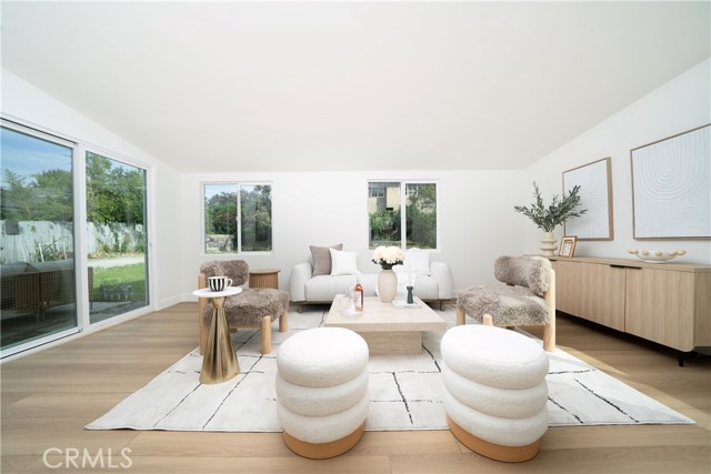 Detail Gallery Image 2 of 30 For 1026 La Presa, Pasadena,  CA 91107 - 3 Beds | 2 Baths