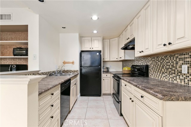 Detail Gallery Image 5 of 32 For 101 E Cypress, Redlands,  CA 92373 - 3 Beds | 2/1 Baths