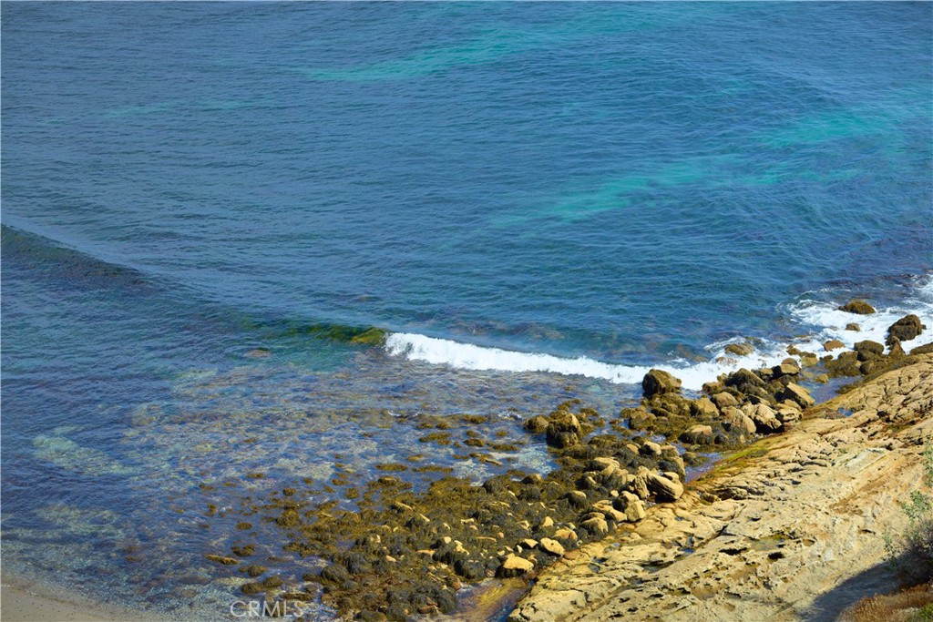 https://media.crmls.org/medias/6e07800c-2818-4955-8a1a-18cdcf48e02b.jpg?preset=X-Large