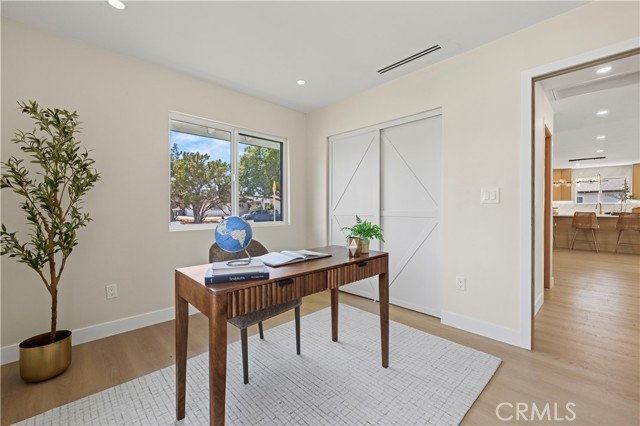 23701 Sylvan Street, Woodland Hills CA: https://media.crmls.org/medias/6e07d669-109a-4669-9ccf-39ad81544d73.jpg