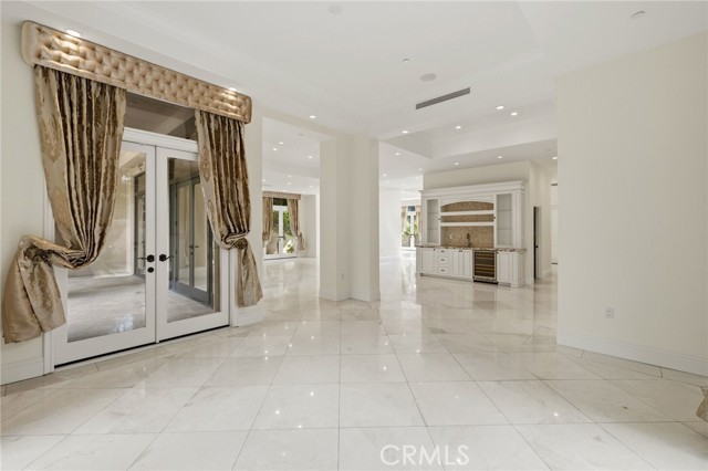 Detail Gallery Image 8 of 21 For 5667 Lubao St, Woodland Hills,  CA 91367 - 4 Beds | 5 Baths