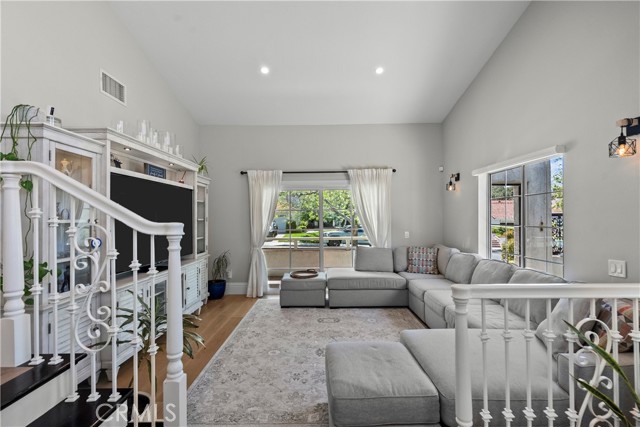 Detail Gallery Image 13 of 75 For 25880 Parma Ct, Valencia,  CA 91355 - 4 Beds | 3 Baths