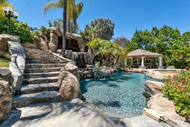590 Stonebrook Street, Simi Valley CA: https://media.crmls.org/medias/6e095b42-e29d-42e0-b69a-296de73a0529.jpg