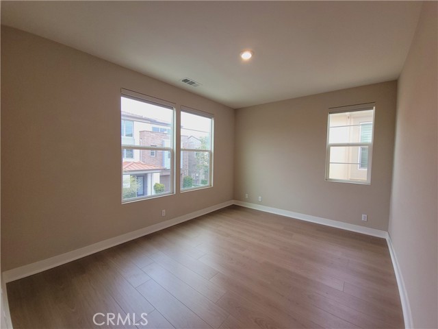 66 Swift, Irvine CA: https://media.crmls.org/medias/6e0aa5e9-e448-4397-add7-07d458e38a55.jpg