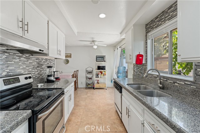 14802 Newport Avenue, Tustin CA: https://media.crmls.org/medias/6e0b3c74-96d9-4aee-9230-2a5820c7f1cc.jpg