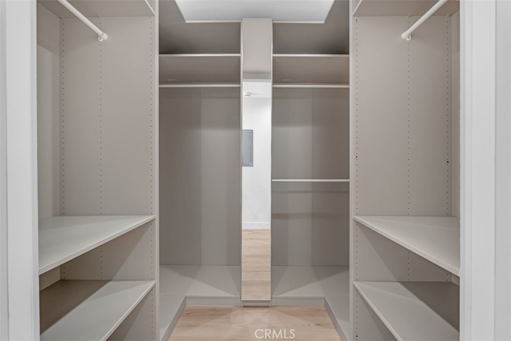 https://media.crmls.org/medias/6e0b9464-2b6a-4c58-9c06-a1ab1004186c.jpg?preset=X-Large