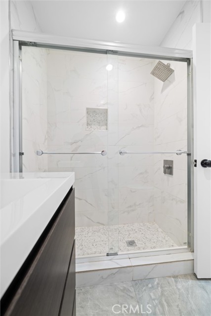 5335 White Oak Avenue, Encino CA: https://media.crmls.org/medias/6e0c50a1-137f-49c4-a348-e4ea836a0c0b.jpg