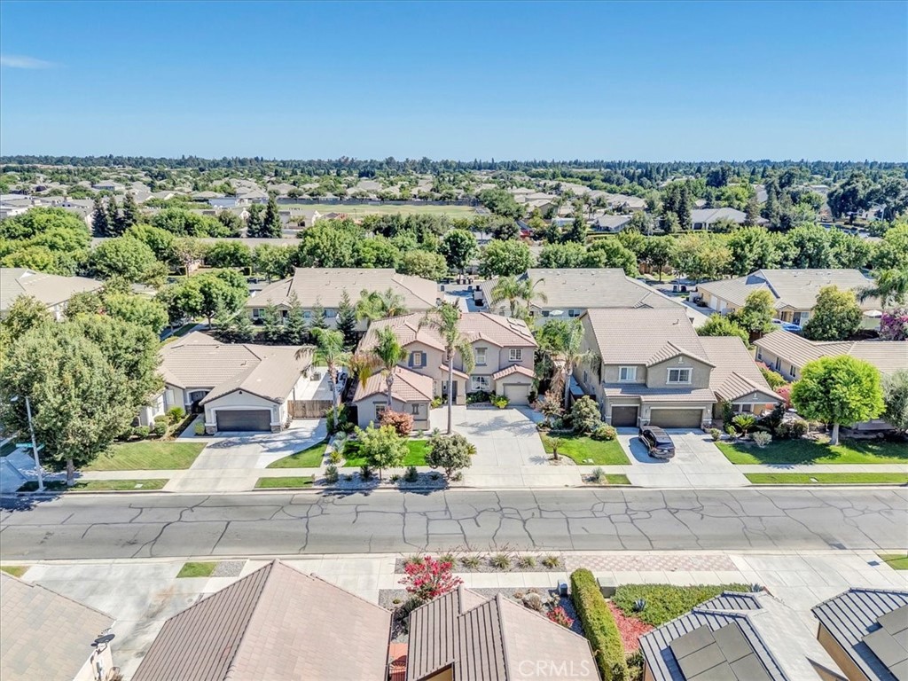 https://media.crmls.org/medias/6e0cb4c8-38e6-4ba6-a3e7-c5000247818b.jpg?preset=X-Large