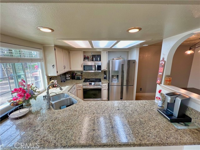 Detail Gallery Image 15 of 44 For 8323 Peach Ave, Hesperia,  CA 92345 - 4 Beds | 2/1 Baths