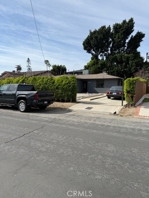 Detail Gallery Image 4 of 9 For 6527 Buffalo, Van Nuys,  CA 91401 - 3 Beds | 2 Baths