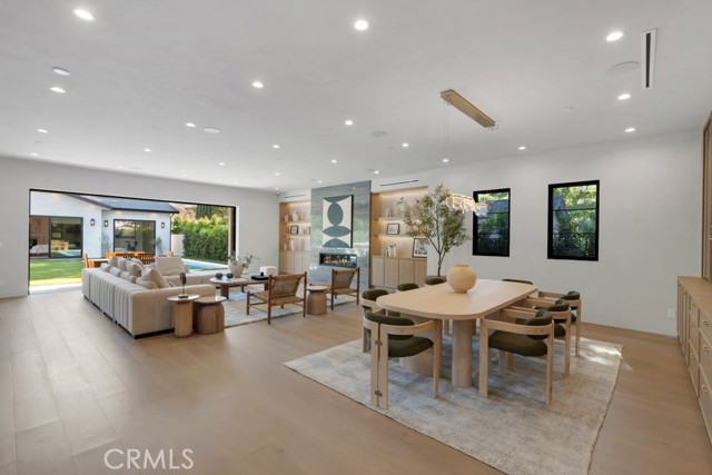 Detail Gallery Image 14 of 62 For 13024 Bloomfield St, Studio City,  CA 91604 - 6 Beds | 6/1 Baths