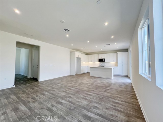 Detail Gallery Image 4 of 31 For 16068 Olivas Ln, Fontana,  CA 92336 - 4 Beds | 2/1 Baths