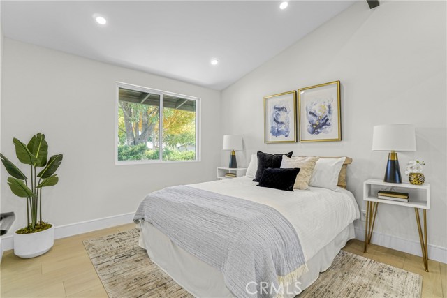 Detail Gallery Image 21 of 28 For 10805 Chimineas, Porter Ranch,  CA 91326 - 4 Beds | 2/1 Baths