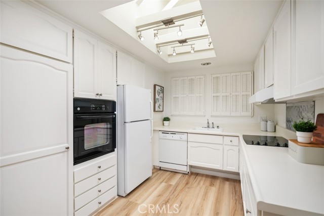 933 Avenida Majorca, Laguna Woods CA: https://media.crmls.org/medias/6e0f16ed-c215-43f4-bb6b-a0098f845194.jpg