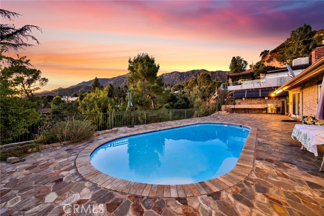 5439 Ocean View Boulevard, La Canada Flintridge CA: https://media.crmls.org/medias/6e103d17-daf6-4fb0-883b-fadb21b9a778.jpg