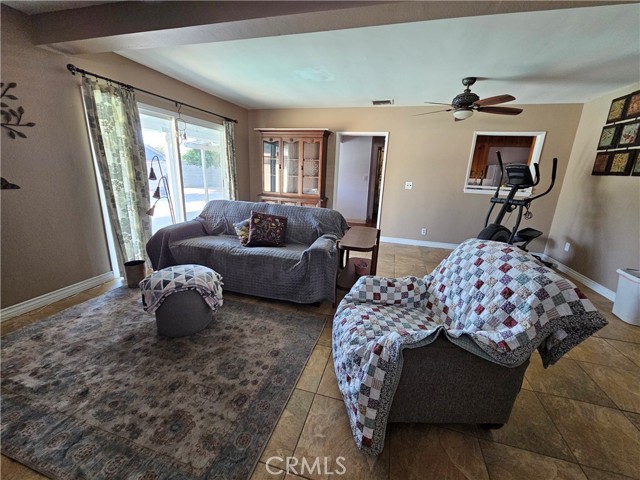 5573 Bonnie Brae Street, Montclair CA: https://media.crmls.org/medias/6e109d7c-fe04-43ee-ab49-d08af624f85d.jpg
