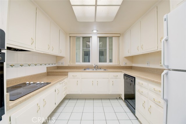 Detail Gallery Image 11 of 32 For 126 Avenida Majorca #O,  Laguna Woods,  CA 92637 - 2 Beds | 2 Baths