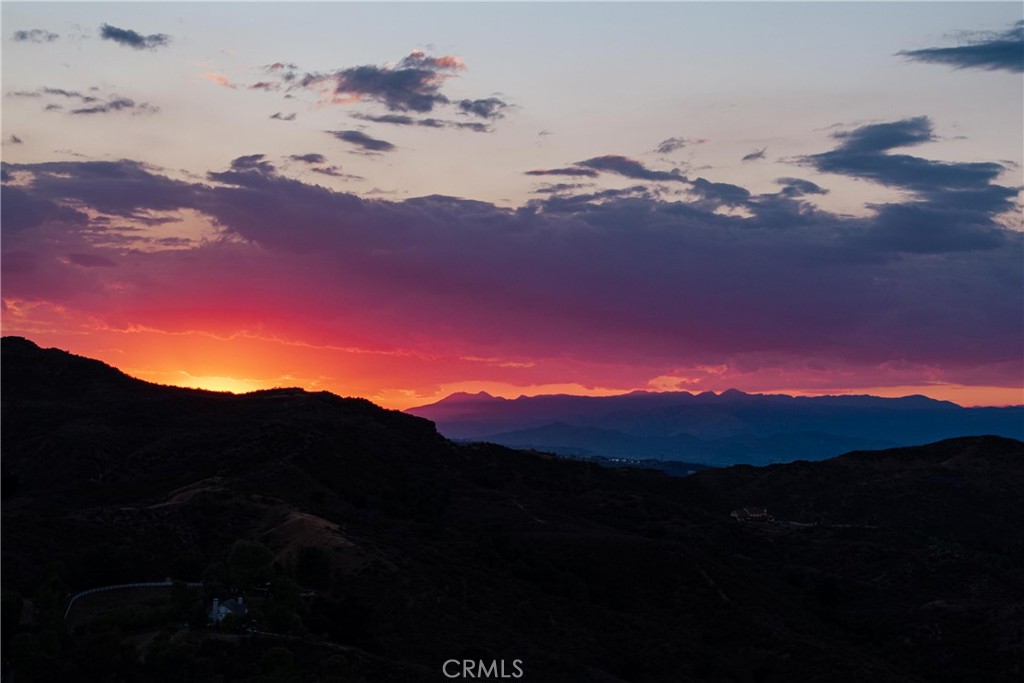https://media.crmls.org/medias/6e10f09f-0d53-4446-a5de-a16ce1d37774.jpg?preset=X-Large