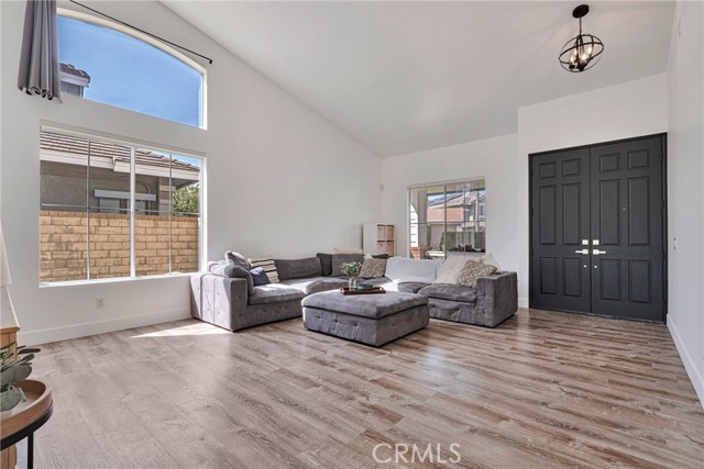 Detail Gallery Image 3 of 33 For 14310 Platt Ct, Canyon Country,  CA 91387 - 3 Beds | 2 Baths