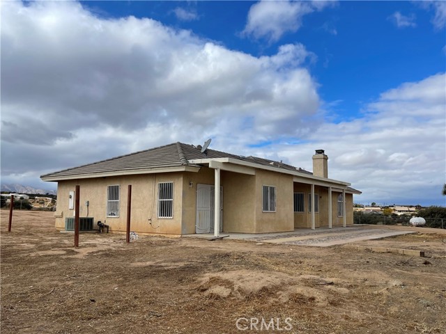 Detail Gallery Image 4 of 21 For 11155 Prairie, Oak Hills,  CA 92344 - 4 Beds | 3 Baths