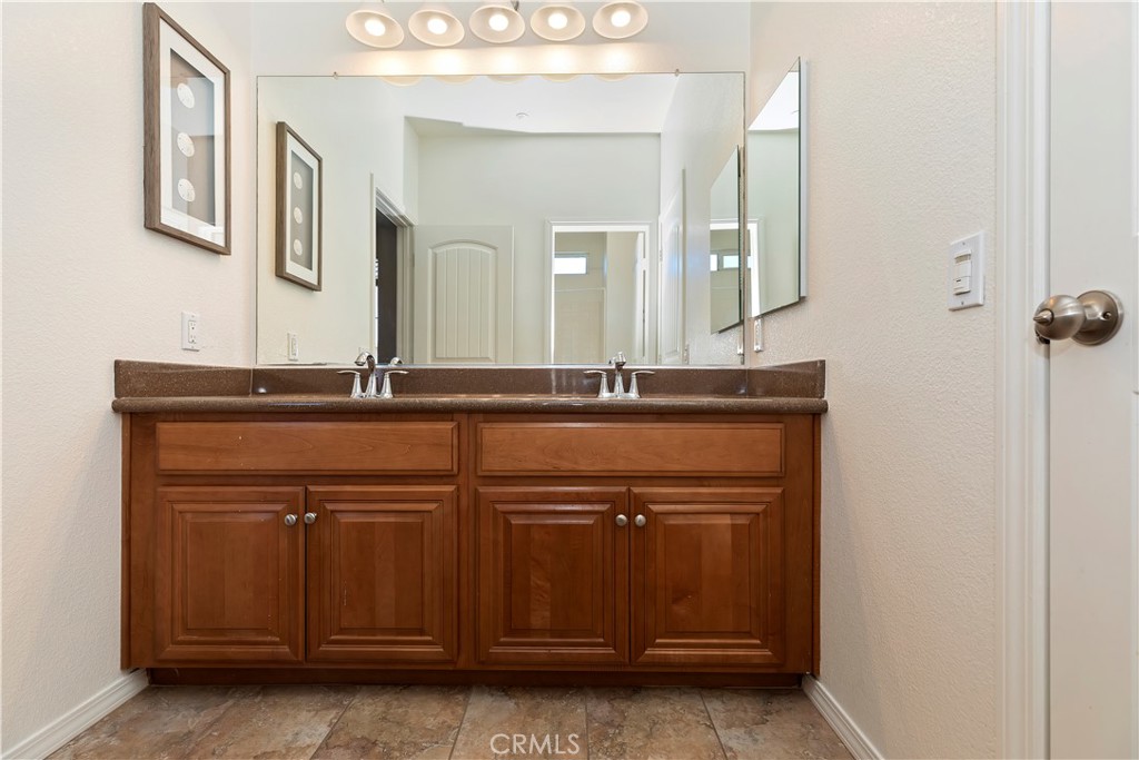 MLS #OC25133999 img 31