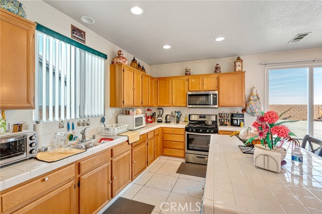 Detail Gallery Image 11 of 45 For 11036 Windcrest Ct, Adelanto,  CA 92301 - 4 Beds | 2/1 Baths