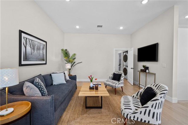 16360 Parthenia photo 23